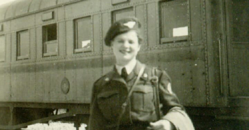 גיזה במדי חיל האוויר. הייתה בין הנשים הראשונות ששירתו בצבא ההגנה לישראל