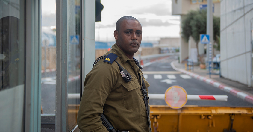לרגל חג הסיגד, שוחחנו עם מפקד מערך ההגנה בחיפה, רס"ן שלמה אבגאז, שעלה לארץ לפני כשלושים שנה מאתיופיה